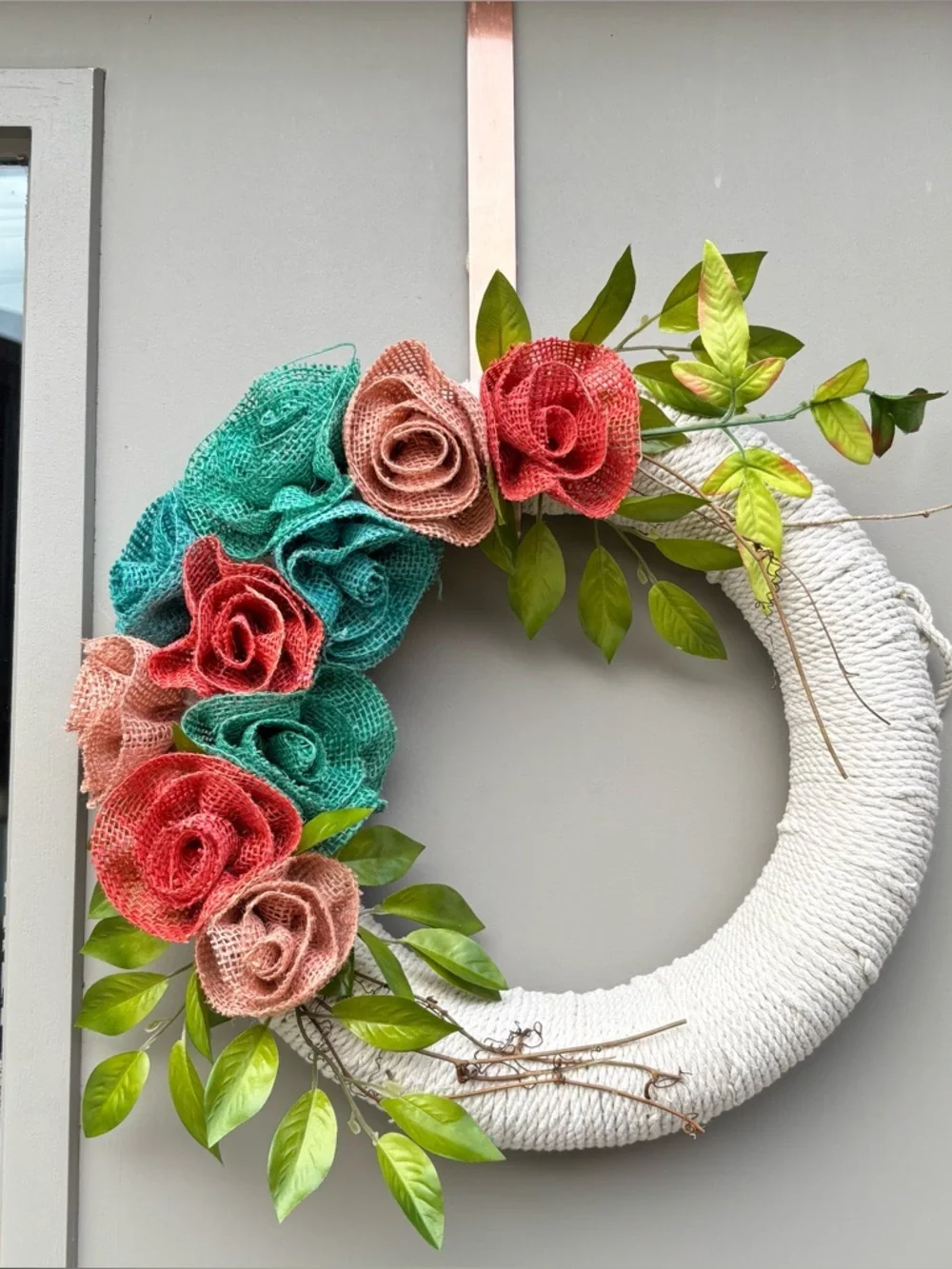 Wreath 14” Rope Wrapped w/Burlap Fliwers